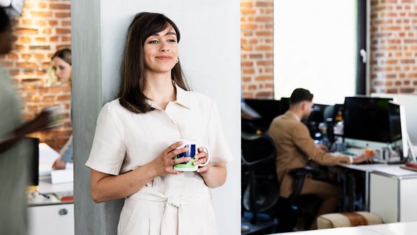 Frau im Büro – Erster Job Frau im Büro – Erster Job